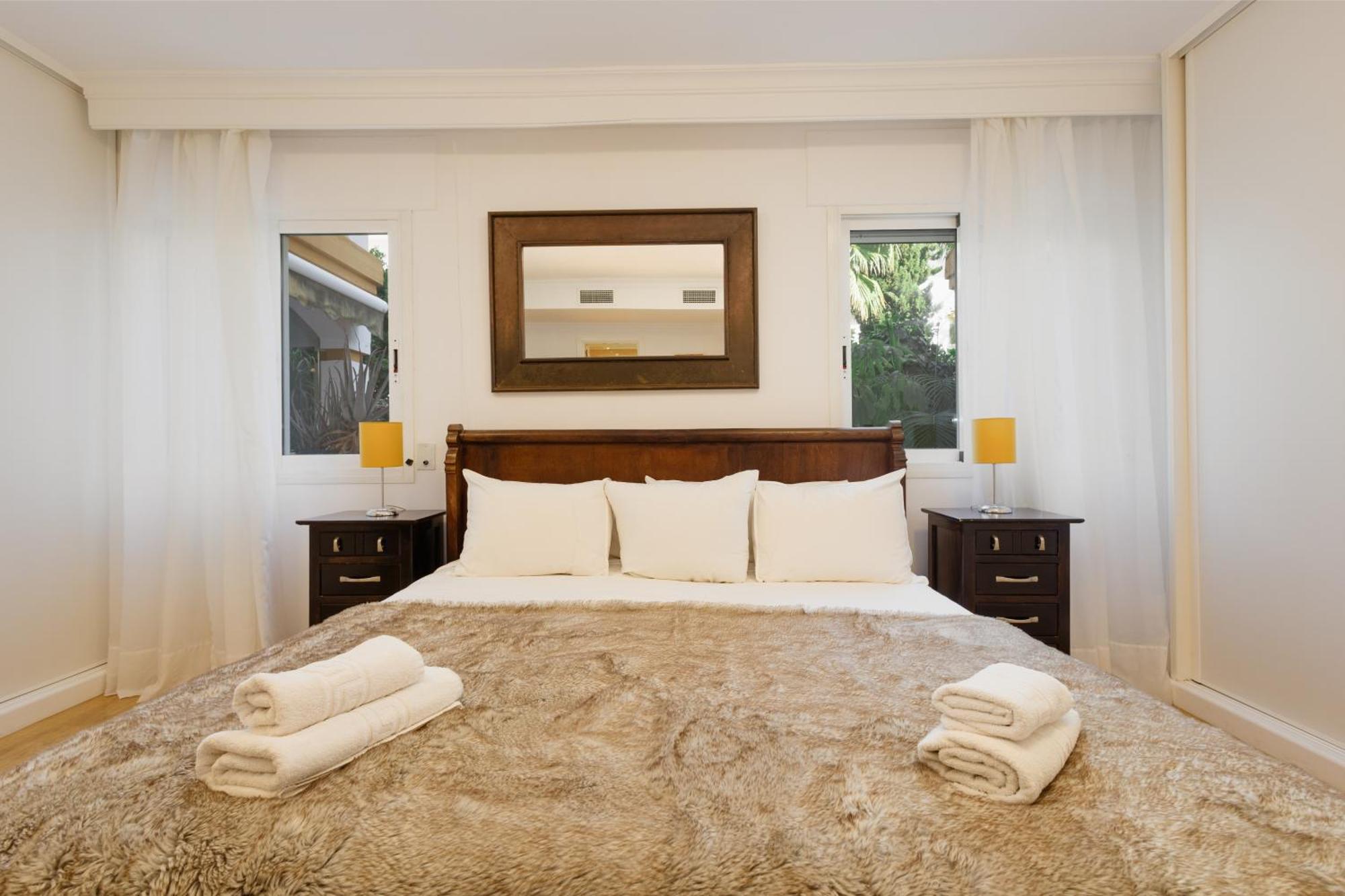 Ground Floor Holiday Apartment With Terrace And Pool In Puerto Banus, Marbella Exterior foto