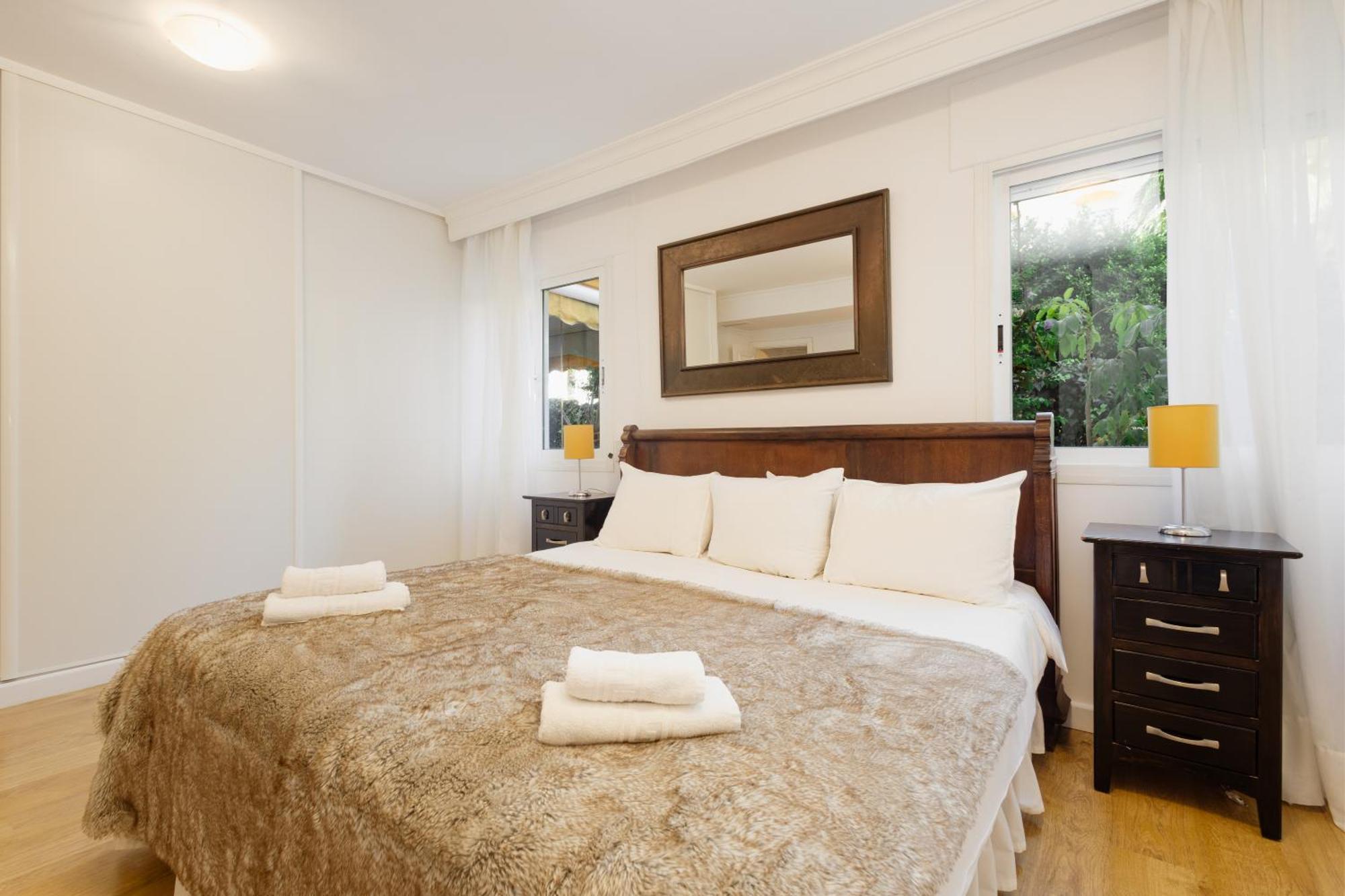 Ground Floor Holiday Apartment With Terrace And Pool In Puerto Banus, Marbella Exterior foto