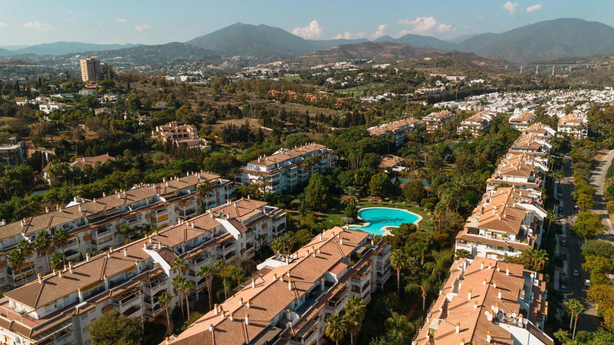 Ground Floor Holiday Apartment With Terrace And Pool In Puerto Banus, Marbella Exterior foto