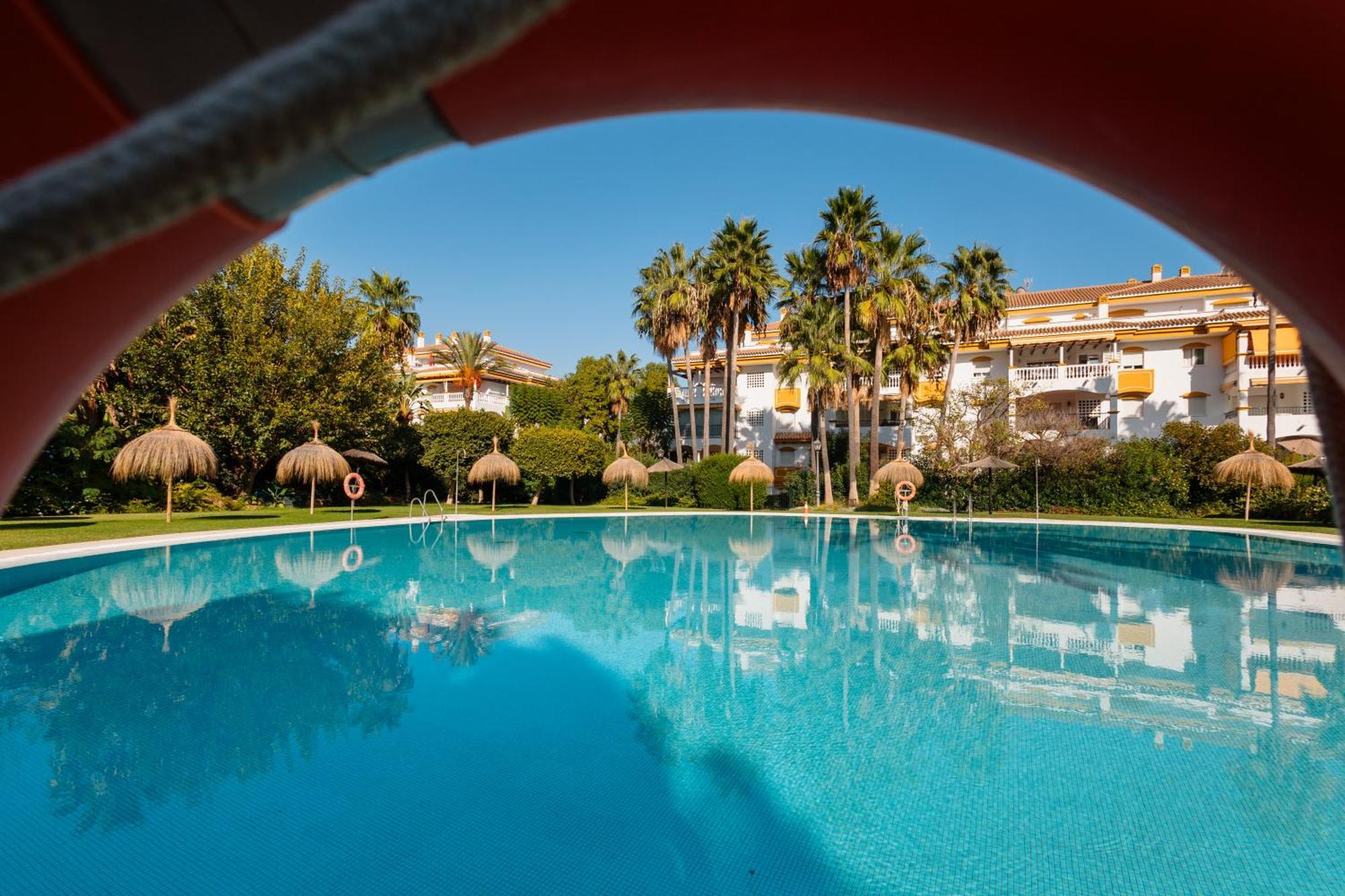 Ground Floor Holiday Apartment With Terrace And Pool In Puerto Banus, Marbella Exterior foto